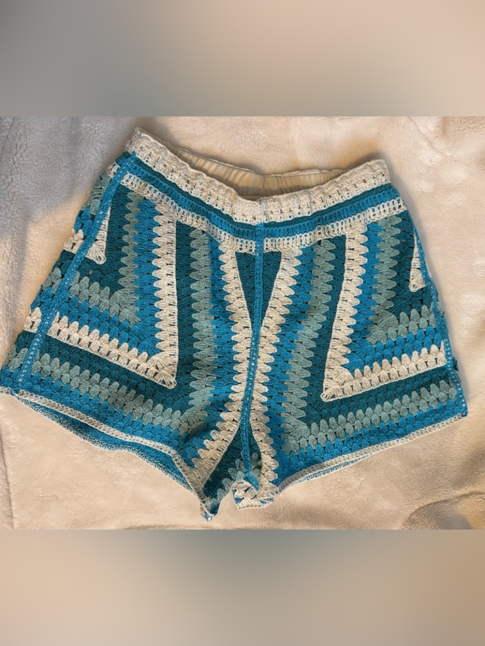 Rebellion Teal & Aqua & Cream Crochet Pull-On Lined Shorts XS